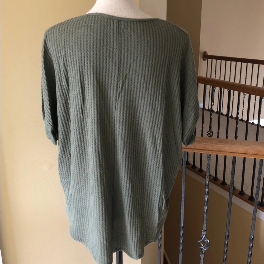 Flowy Top - Picture 3 of 3